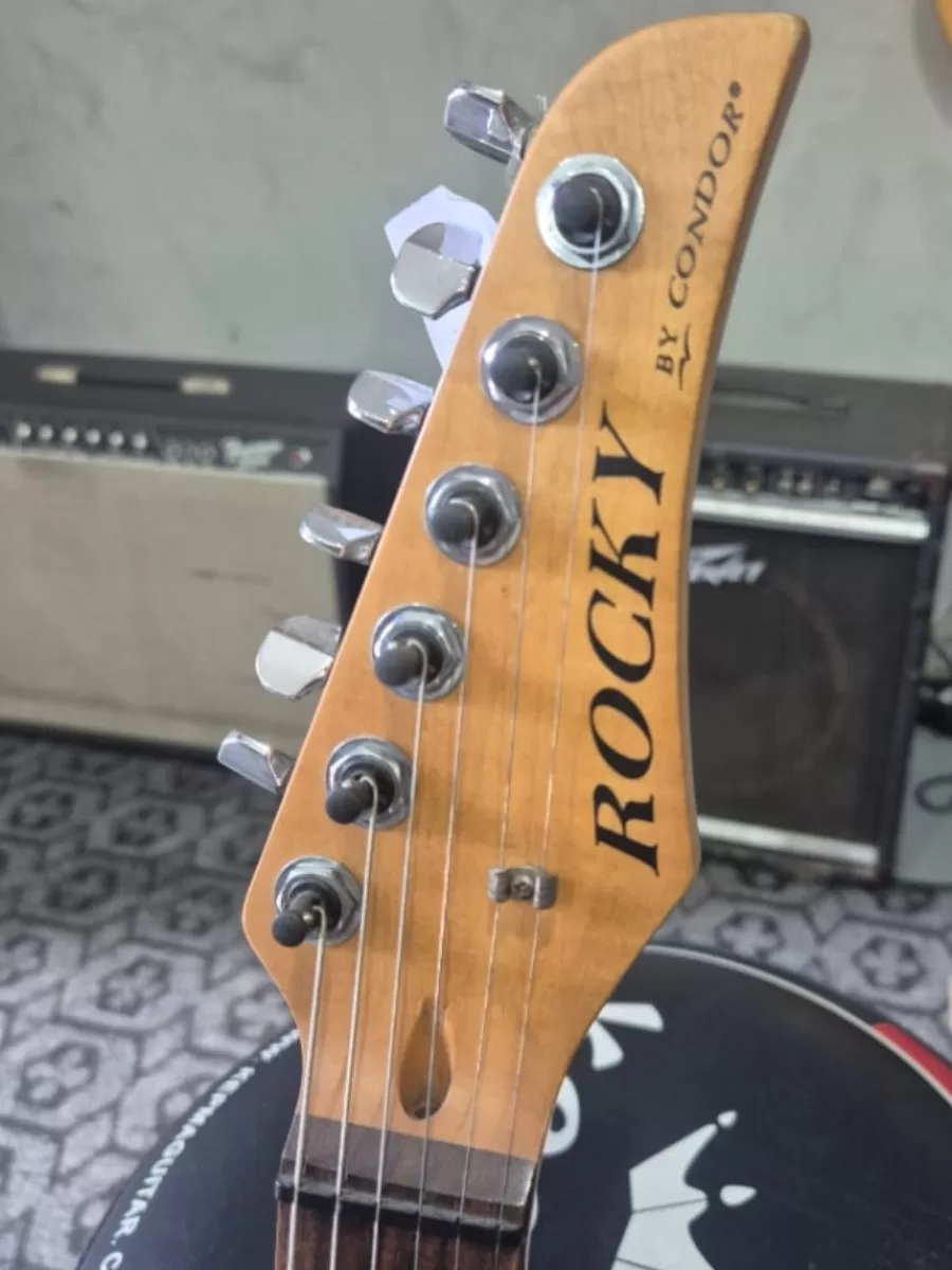 Guitarra Rocky Condor Stratocaster