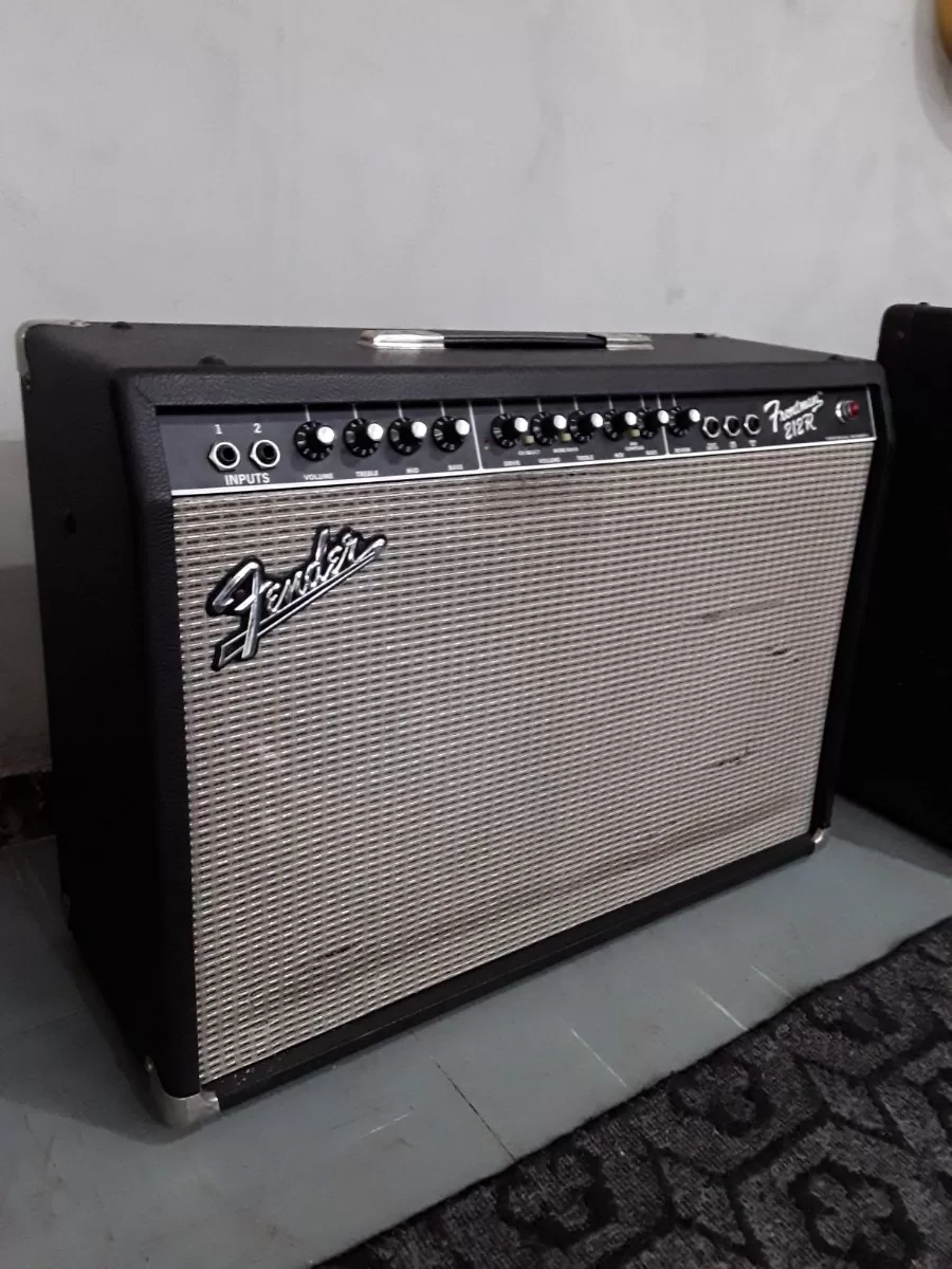 Amplificador Fender Frontaman 212r
