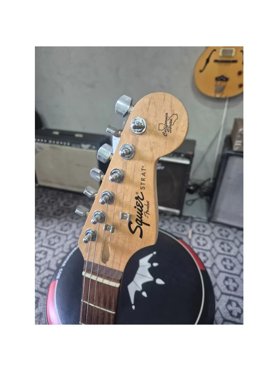 Guitarra Squier Stratocaster